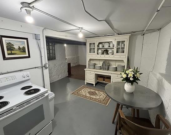 5th image of 835 W Oakdale Ave #G
