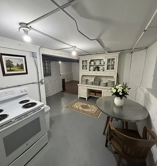 835 W Oakdale Ave #G — Photo 5