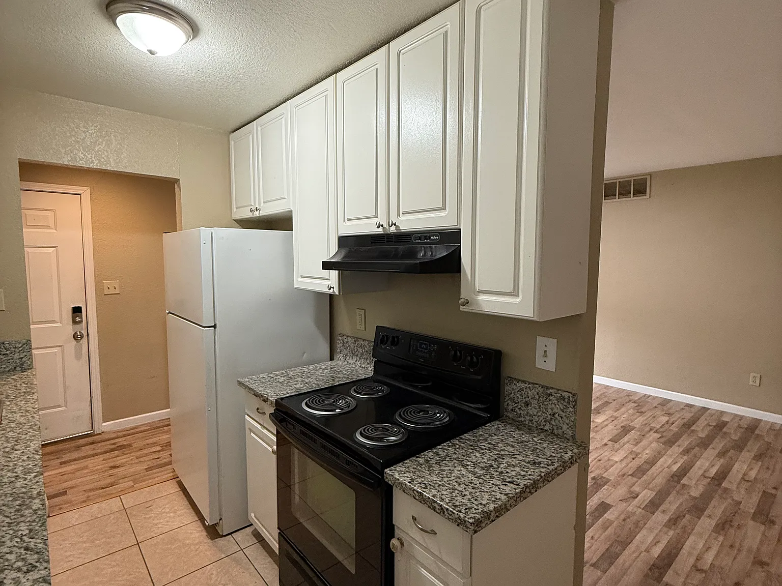 933 Carro Dr — Photo 1