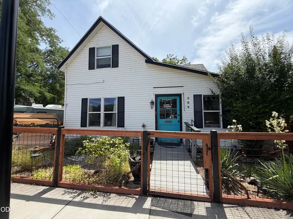 304 2nd Ave, Gold Hill, OR 97525