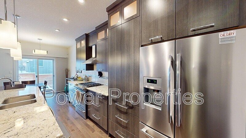 Calgary Townhouse for rent - 3 Bedrooms — photo 4