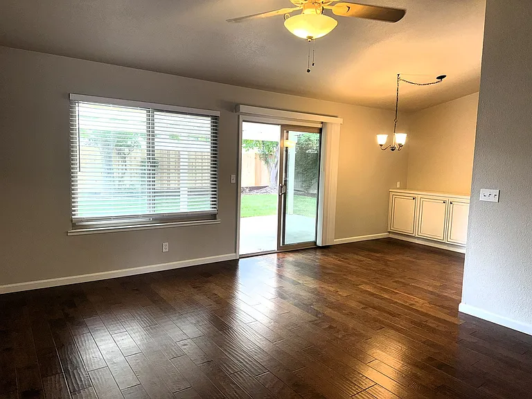 875 E Cromwell Ave — Photo 5
