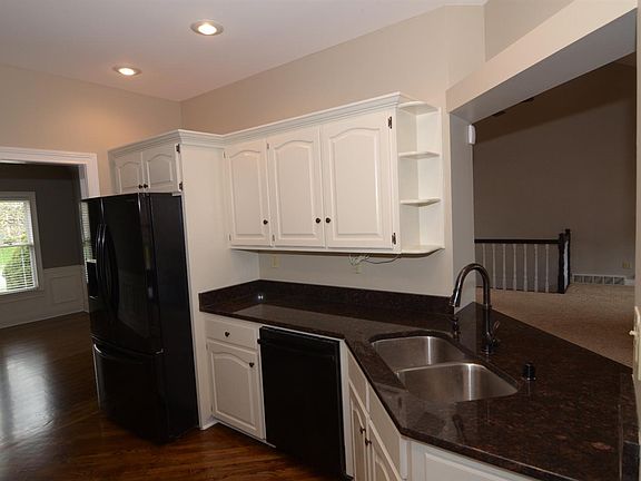 3rd image of 1068 Chetford Dr