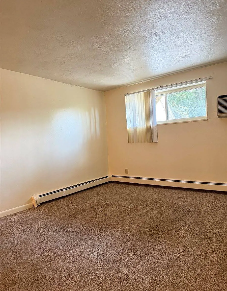 2 bed, 700 sqft, $2,200 — Photo 3