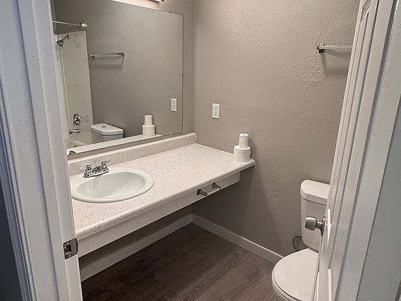 5th image of 402 Saint Helens Ave APT 221