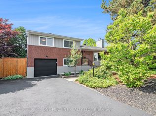 1042 Harkness Ave, Ottawa, ON K1V6P2