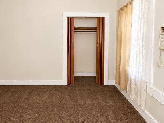 5th image of 1128 Robinson St #1
