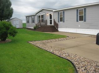 6107 Decatur St SW, Cedar Rapids, IA 52404