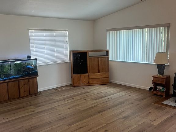 3rd image of 5014 Sandmound Blvd