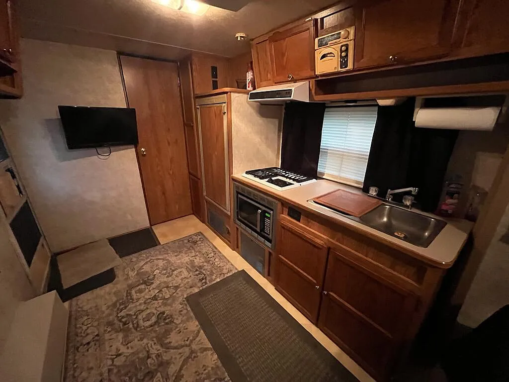 1 bed, 1.0 bath, 200 sqft, $650 — Photo 3