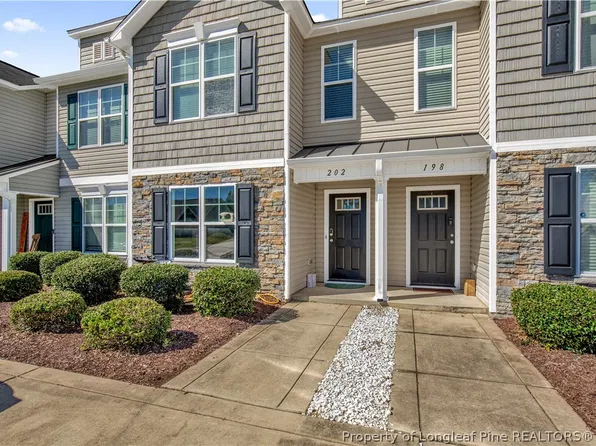 202 Collinwood Dr, Raeford, NC 28376