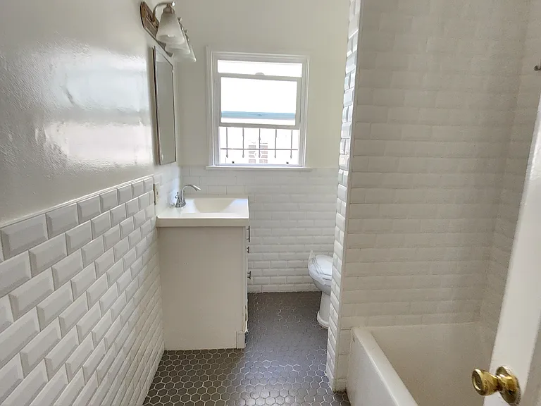 1781 N Orchid Ave #103 — Photo 8