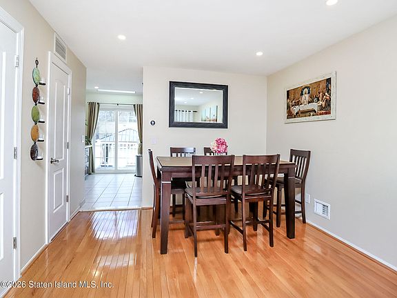 5th image of 16 Deborah Loop