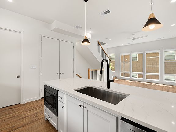 5th image of 6319 Richmond Ave #103
