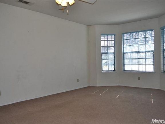 3rd image of 1422 Laguna Cir