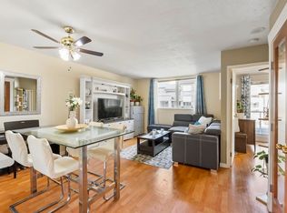 10523 University Dr #304, Surrey, BC V3T 5T8