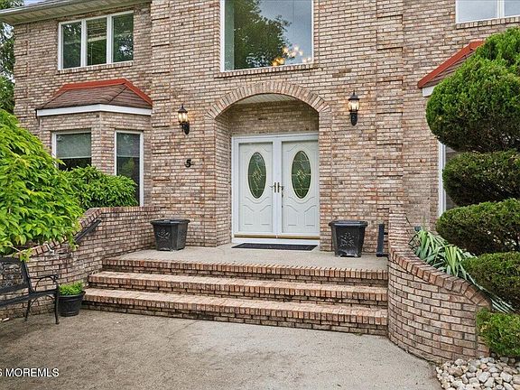 4th image of 5 Martin Court