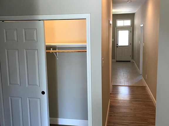4th image of 4555 Oakland Ave #B