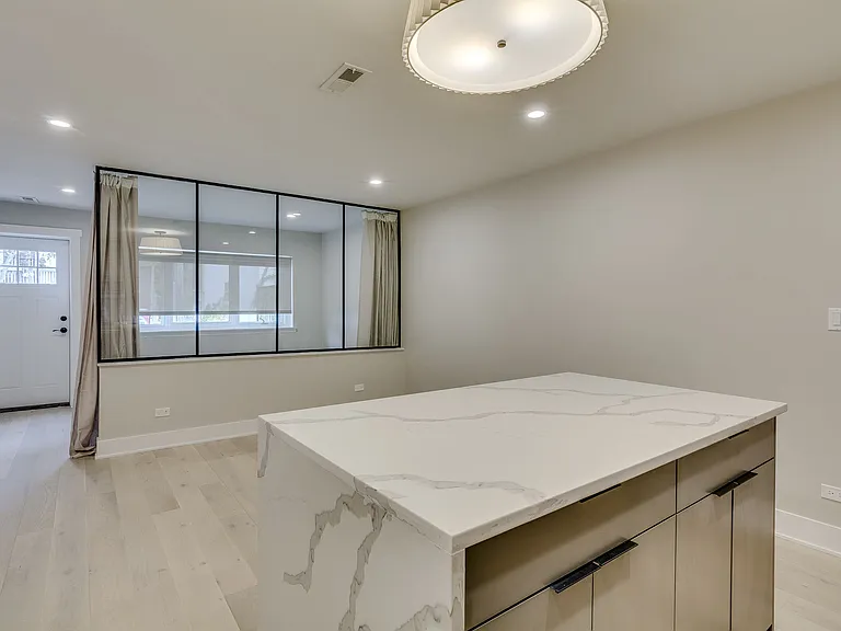 1BedConv - Open Concept