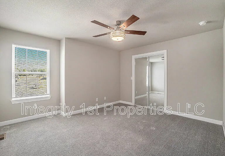 6303 NE 44th St — Photo 11