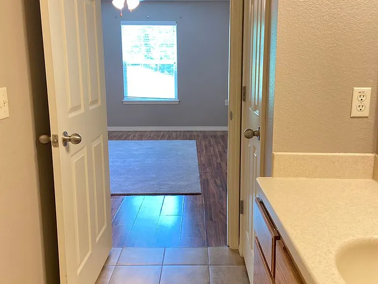 142 E Vixen Cres — Photo 14