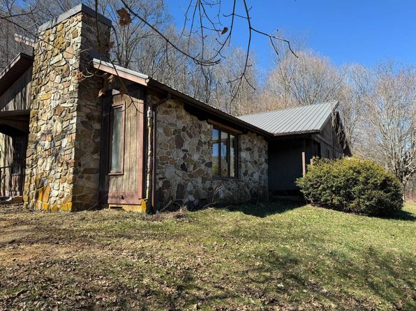 18488 Warwick Ln, Bristol, VA 24202
