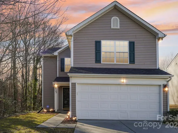 6345 Cora St, Charlotte, NC 28216
