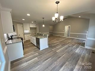4th image of 4172 Saltwood Dr