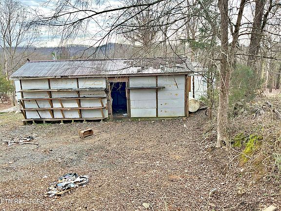 2nd image of 114 Pinecrest Dr