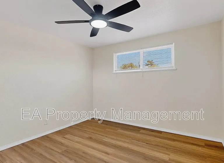 1055 Betts St NE — Photo 30