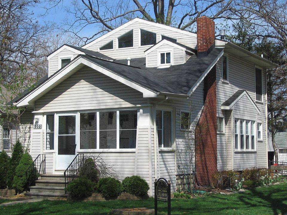 1st image of 902 Hilldale Dr