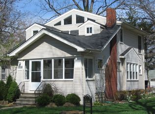 902 Hilldale Dr, Royal Oak, MI