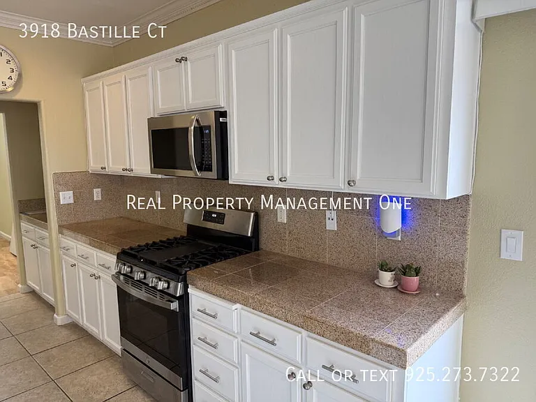 3918 Bastille Ct — Photo 16