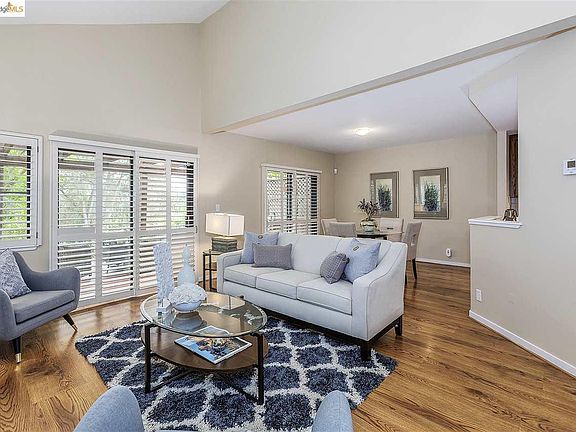 4th image of 529 Silver Oak Ln