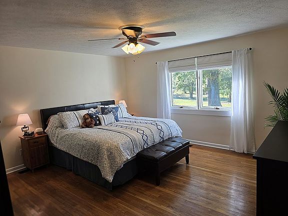 5th image of 10 Greenview Dr