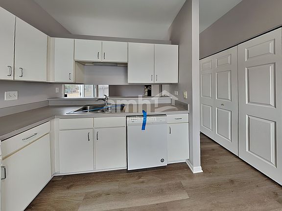 4th image of 2417 Deerfield Dr