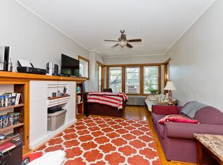 3907 W Barry Ave, Chicago, IL 60618