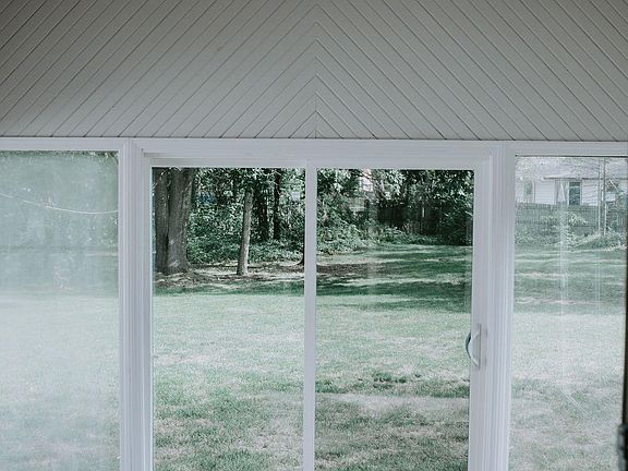 4th image of 388 Kingwood Dr