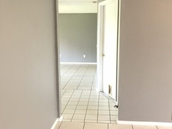 5th image of 3027 N Covington Dr