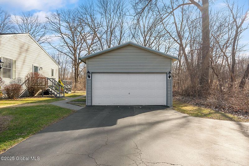 3rd image of 210 Beaver Dam Road