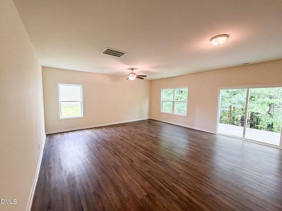 3rd image of 913 Peninsula Pl