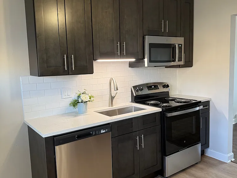 Park Lane Apartments — Photo 21