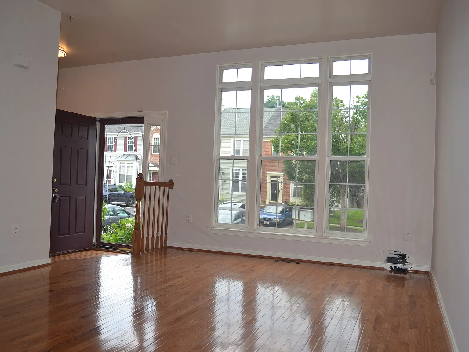 3 bed, 3.5 bath, 1458 sqft, $3,400 — Photo 3