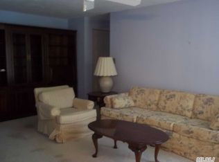 31 Birchwood Rd, Coram, NY 11727