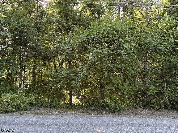 2nd image of 14 Up-A-Way Dr