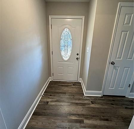 2nd image of 604 Oakview Cir