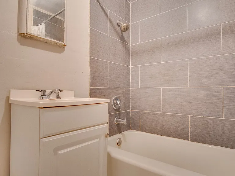 1016 W Maxwell St — Photo 10