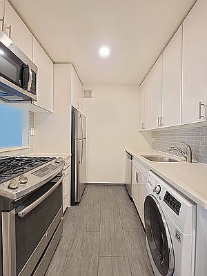 3rd image of 520 W 43rd St APT 4G
