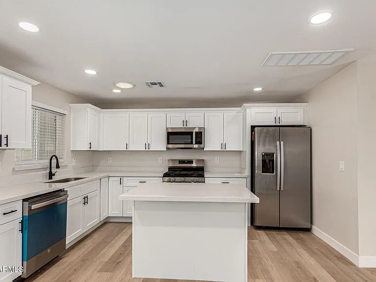 818 W Elna Rae St — Photo 8