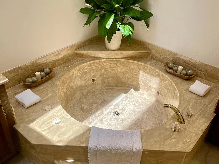 Master Bath
SPA DAY EVERY DAY